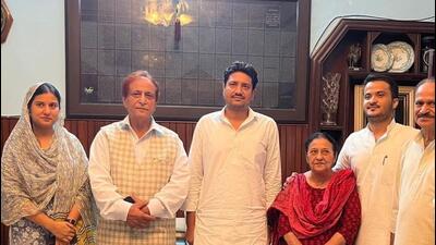 Samajwadi Party MP Iqra Hasan with veteran party leader Azam Khan and others in Rampur. (HT) Samajwadi Party MP Iqra Hasan with veteran party leader Azam Khan and others in Rampur. (HT)