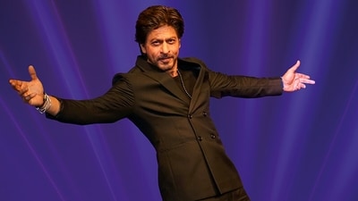 Shah Rukh Khan is loved not only in Bollywood but also in Hollywood. Shah Rukh Khan is loved not only in Bollywood but also in Hollywood.