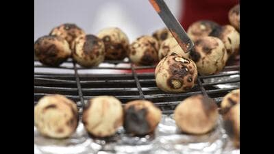 There are around 1,000 bakeries operating in the city, with 750 of them in the city, while the remaining are in the suburbs. Bakery owners said they are willing to adopt cleaner energy sources, provided they receive adequate support from the civic body and other government agencies. (REPRESENTATIVE PHOTOA)