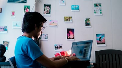 The employee, who works at a MANGA firm, revealed the constant fear of layoffs despite having a stable job. (Pexels/Representational Image)