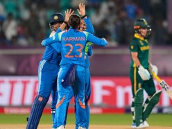 <p>మహిళల ప్రపంచకప్​ ఆశాంతం టీమిండియా బ్యాటింగ్​ లైనప్​లో నెం.3 ఇబ్బంది పెట్టింది. కానీ జెమిమా కారణంగా ఆస్ట్రేలియాతో జరిగిన సెమీ ఫైనల్​లో ఆ ఇబ్బంది కూడా తొలగిపోయింది. ఇది కూడా సానుకూల విషయమే.</p>