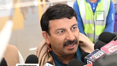 BJP MP Manoj Tiwari said the miscreants tried to install an RJD flag on a vehicle after which the drivers were instructed to speed away from the spot. (ANI)