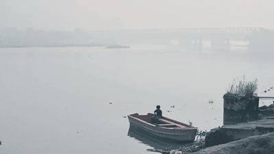 A thick layer of haze at Yamuna Bazar Ghat on Sunday. (Sanjeev Verma/HT PHOTO) A thick layer of haze at Yamuna Bazar Ghat on Sunday. (Sanjeev Verma/HT PHOTO)