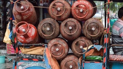 The accused threatened to report the delivery person for allegedly stealing gas from the cylinders if his family did not pay a ransom of  ₹2 lakh. (ANI Photo/ Representational)