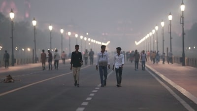 Commuters walk amid pollution at Kartavya Path, in New Delhi on Saturday. (Naveen Shamra, ANI) Commuters walk amid pollution at Kartavya Path, in New Delhi on Saturday. (Naveen Shamra, ANI)