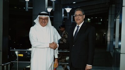 Bahrain foreign minister Abdullatif bin Rashid Alzayani arrives in India (@MEAIndia)
