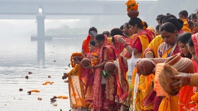 Gram it: Devotees offer prayers at Vasudev Ghat, on the banks of the Yamuna river, on day 1 of Yamunotsav 2025. (Photo: Kamal Kishore/PTI)