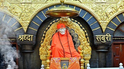 <p>3వ రోజు షిర్డీలోని హోటల్ నుంచి చెక్ అవుట్ చేయాలి. త్రయంబకేశ్వర్, పంచవతి దర్శనం ఉంటుంది. నాగర్సోల్ స్టేషన్లో రాత్రి 08:30 గంటలకు రైలు ఉంటుంది. 09:20 గంటలకు బయల్దేరుతుంది. ఓవర్ నైట్ జర్నీ ఉంటుంది. చివరి రోజు ఉదయం 09.45 గంటలకు కాచిగూడ రైల్వే స్టేషన్ కు చేరుకుంటారు. దీంతో టూర్ ముగుస్తుంది.</p> <p>3వ రోజు షిర్డీలోని హోటల్ నుంచి చెక్ అవుట్ చేయాలి. త్రయంబకేశ్వర్, పంచవతి దర్శనం ఉంటుంది. నాగర్సోల్ స్టేషన్లో రాత్రి 08:30 గంటలకు రైలు ఉంటుంది. 09:20 గంటలకు బయల్దేరుతుంది. ఓవర్ నైట్ జర్నీ ఉంటుంది. చివరి రోజు ఉదయం 09.45 గంటలకు కాచిగూడ రైల్వే స్టేషన్ కు చేరుకుంటారు. దీంతో టూర్ ముగుస్తుంది.</p>