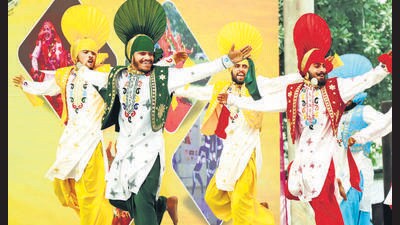 Students performing Bhangra on the last day of 66th Panjab University Zonal Youth and Heritage Festival at SD College in Sector 32 Chandigarh (Keshav Singh/HT)