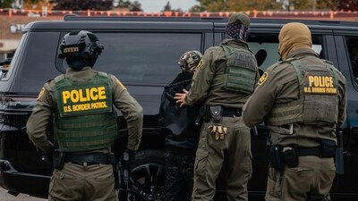 The incident in Evanston also drew a crowd of onlookers, which grew even as the matter escalated. (Getty Images via AFP) The incident in Evanston also drew a crowd of onlookers, which grew even as the matter escalated. (Getty Images via AFP)