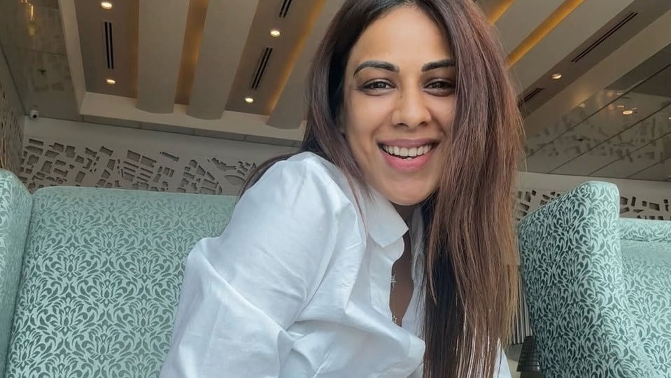 <p>నియా శర్మ ప్రస్తుతం శ్రీలంకలోని కొలంబోలో వెకేషన్‌ను ఎంజాయ్ చేస్తోంది. దీపావళి సందర్భంగా ఓ ఈవెంట్‌లో పాల్గొనేందుకు ఈ నటి కొలంబో వెళ్లింది. ఈ క్రమంలోనే తాను బస చేసిన లగ్జరీ హోటల్ లోపల నుంచి కొన్ని అందమైన ఫోటోలను పంచుకుంది.</p>