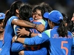 TOPSHOT - India's Shafali Verma (C) celebrates with teammates after taking the wicket of South Africa's Sune Luus during the ICC Women's Cricket World Cup 2025 one-day international (ODI) final match between India and South Africa at the DY Patil Stadium in Navi Mumbai on November 2, 2025. (Photo by Punit PARANJPE / AFP) / -- IMAGE RESTRICTED TO EDITORIAL USE - STRICTLY NO COMMERCIAL USE -- TOPSHOT - India's Shafali Verma (C) celebrates with teammates after taking the wicket of South Africa's Sune Luus during the ICC Women's Cricket World Cup 2025 one-day international (ODI) final match between India and South Africa at the DY Patil Stadium in Navi Mumbai on November 2, 2025. (Photo by Punit PARANJPE / AFP) / -- IMAGE RESTRICTED TO EDITORIAL USE - STRICTLY NO COMMERCIAL USE --