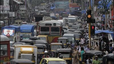(Representative image) Residents say jams near Damdama Chowk and Chungi No.2 worsen daily. Municipal Council Sohna says vehicles that damaged poles have been traced. (HT Archive) (Representative image) Residents say jams near Damdama Chowk and Chungi No.2 worsen daily. Municipal Council Sohna says vehicles that damaged poles have been traced. (HT Archive)