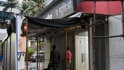Police and Crime Branch officials from the Mumbai Police were present outside RA Studio in Powai, where 17 children were held hostage by filmmaker and activist Rohit Arya. (HT Photo/Raju Shinde) Police and Crime Branch officials from the Mumbai Police were present outside RA Studio in Powai, where 17 children were held hostage by filmmaker and activist Rohit Arya. (HT Photo/Raju Shinde)