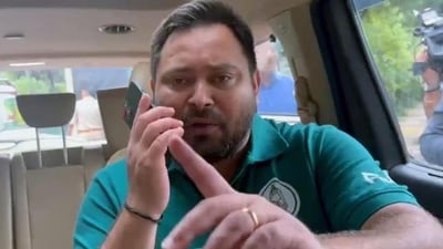 RJD leader Tejashwi Yadav addressing a public rally over the phone as he could not travel to the venue due to heavy rain. (HT Photo)