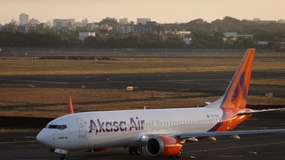 FILE PHOTO: An Akasa Air passenger aircraft taxis on the tarmac at Chhatrapati Shivaji International Airport in Mumbai, REUTERS/Francis Mascarenhas/File Photo (REUTERS)