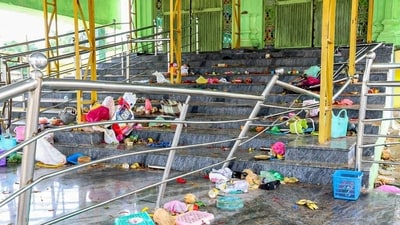 Meanwhile, the Andhra Pradesh police on Sunday barred devotees from entering the Lord Venkateswara Swamy temple (ANI) Meanwhile, the Andhra Pradesh police on Sunday barred devotees from entering the Lord Venkateswara Swamy temple (ANI)