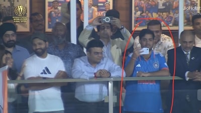 At the ICC Women’s World Cup Final, Akash Ambani chose the iPhone Air instead of the iPhone 17 Pro Max.