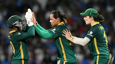 South Africa's Chloe Tryon (C) broke the partnership by dismissing Mandhana for 45. (AFP)