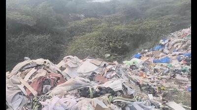 Fresh complaints from the Save Aravali Trust allege city garbage is being dumped again near Anangpur despite court orders and past warnings. (HT) Fresh complaints from the Save Aravali Trust allege city garbage is being dumped again near Anangpur despite court orders and past warnings. (HT)