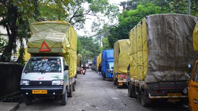 Kalyan, India - October 29 2025: The business community and the transport operators have been demanding to build a truck terminal in Ulhasnagar. Due to no truck terminal heavy vehicles enter the city and cause severe traffic jams and inconvenience to the citizens. October 29 .Pic on Wednesday in India on 29 2025 - ( Photo By Pramod Tambe). Kalyan, India - October 29 2025: The business community and the transport operators have been demanding to build a truck terminal in Ulhasnagar. Due to no truck terminal heavy vehicles enter the city and cause severe traffic jams and inconvenience to the citizens. October 29 .Pic on Wednesday in India on 29 2025 - ( Photo By Pramod Tambe).