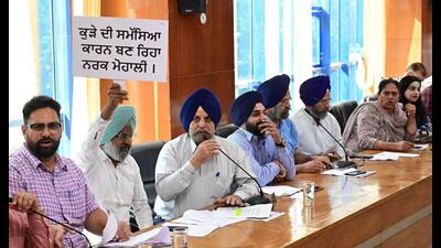 Municipal councillors during a the meeting at municipal corporation office in Mohali on Monday. (Ravi Kuma/HT) Municipal councillors during a the meeting at municipal corporation office in Mohali on Monday. (Ravi Kuma/HT)