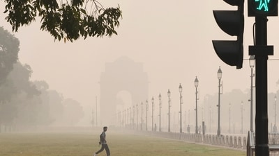 India Gate engulfed in a thick layer of smog amid poor air quality in Delhi (ANI) India Gate engulfed in a thick layer of smog amid poor air quality in Delhi (ANI)
