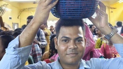 তবে এই বিশেষ দিনে যদি তিনি কলকাতায় থাকতেন তাহলে অবশ্যই নৈহাটির বড় মায়ের কাছে পৌঁছে দিতে যেতেন তিনি। কিন্তু ব্যস্ততার জন্য সেটা হয়ে ওঠেনি। তবে তাতে কি! শুভশ্রীর হয়ে নৈহাটিতে পৌঁছে গেল পুজো। তবে এই বিশেষ দিনে যদি তিনি কলকাতায় থাকতেন তাহলে অবশ্যই নৈহাটির বড় মায়ের কাছে পৌঁছে দিতে যেতেন তিনি। কিন্তু ব্যস্ততার জন্য সেটা হয়ে ওঠেনি। তবে তাতে কি! শুভশ্রীর হয়ে নৈহাটিতে পৌঁছে গেল পুজো।