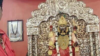৩ নভেম্বর সোমবার ৩৫ বছরে পদার্পণ করলেন অভিনেত্রী শুভশ্রী গঙ্গোপাধ্যায়। তবে এই বিশেষ দিনে পরিবারের সঙ্গে সময় কাটাচ্ছেন না তিনি। বাড়ি থেকে কয়েকশো কিলোমিটার দূরে শ্যুটিংয়ে ব্যস্ত শুভশ্রী। ৩ নভেম্বর সোমবার ৩৫ বছরে পদার্পণ করলেন অভিনেত্রী শুভশ্রী গঙ্গোপাধ্যায়। তবে এই বিশেষ দিনে পরিবারের সঙ্গে সময় কাটাচ্ছেন না তিনি। বাড়ি থেকে কয়েকশো কিলোমিটার দূরে শ্যুটিংয়ে ব্যস্ত শুভশ্রী।