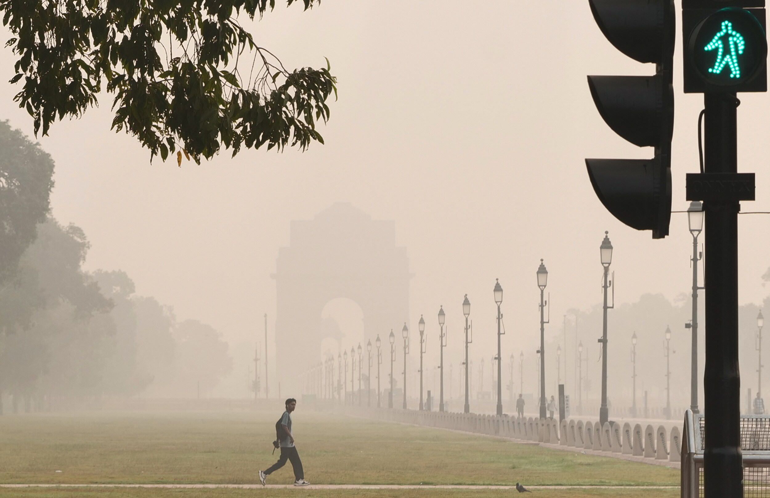 Delhi-NCR's worsening air quality raises several health risks. (ANI)