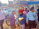 A civic body team issuing a challan in Ludhiana on Tuesday. (HT Photo)