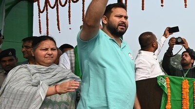 RJD leader Tejashwi Yadav with his sister, MP Misa Bharti, at a rally in Maner. (Santosh Kumar/HT Photo)