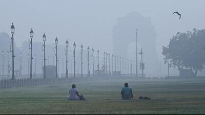 A smoggy morning at Kartavya Path. (Vipin Kumar/HT Photo) A smoggy morning at Kartavya Path. (Vipin Kumar/HT Photo)