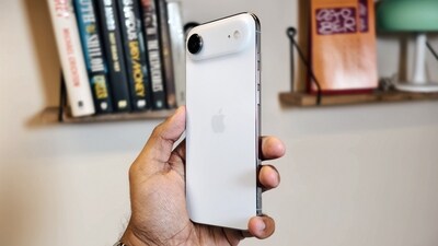 iOS 26.1 brings back the classic slide-to-unlock gesture as a slide-to-stop feature for alarms. (HT)