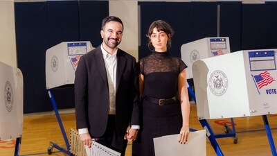 Zohran Mamdani, New York City mayoral candidate, and his wife Rama Duwaji after marking their ballots at a polling station on Tuesday, Nov 4, 2025. New Yorkers heading to the ballot box to select a new mayor face stark choices: a youthful socialist, a seasoned ex-governor or a red-beret-wearing radio host. (Adam Gray/Bloomberg Photo) Zohran Mamdani, New York City mayoral candidate, and his wife Rama Duwaji after marking their ballots at a polling station on Tuesday, Nov 4, 2025. New Yorkers heading to the ballot box to select a new mayor face stark choices: a youthful socialist, a seasoned ex-governor or a red-beret-wearing radio host. (Adam Gray/Bloomberg Photo)
