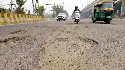 The Ghaziabad municipal corporation officials clarified that the upgrade of roads is pending under the Chief Minister’s Green Road Infrastructure Development (CM-Grid) scheme that involves redevelopment of roads that are 10 metres or more in width, along with development of pathways for pedestrians, modernised street lighting, and plantation. (Sakib Ali/HT Photo)