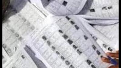 The SIR of the electoral rolls is being conducted simultaneously at 1,62,486 booths in 403 UP assembly constituencies. (For Representation) The SIR of the electoral rolls is being conducted simultaneously at 1,62,486 booths in 403 UP assembly constituencies. (For Representation)