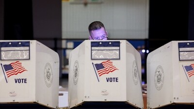 A man votes in the New York City mayoral election at a polling site in the Manhattan borough of New York City, U.S., November 4, 2025. (REUTERS)