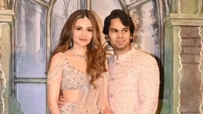 Vedant Birla and wife Tejal at their wedding reception in St Regis, Mumbai. (Instagram/weddingsutra) Vedant Birla and wife Tejal at their wedding reception in St Regis, Mumbai. (Instagram/weddingsutra)