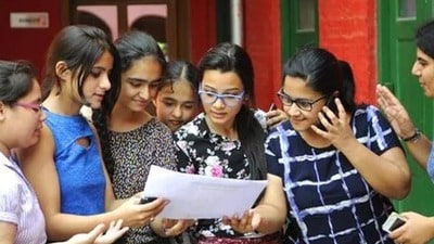 కెనడాలో భారతీయ విద్యార్థుల వీసా తిరస్కరణ 74%కు చేరిక: ఈ రికార్డు వెనుక కారణాలేంటి? (ప్రతీకాత్మక చిత్రం) (HT_PRINT) కెనడాలో భారతీయ విద్యార్థుల వీసా తిరస్కరణ 74%కు చేరిక: ఈ రికార్డు వెనుక కారణాలేంటి? (ప్రతీకాత్మక చిత్రం) (HT_PRINT)