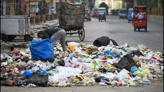 Commissioner Amit Kumar said that the MC reiterates its zero-tolerance policy towards any act of littering or non-compliance with SWM regulations (HT File)