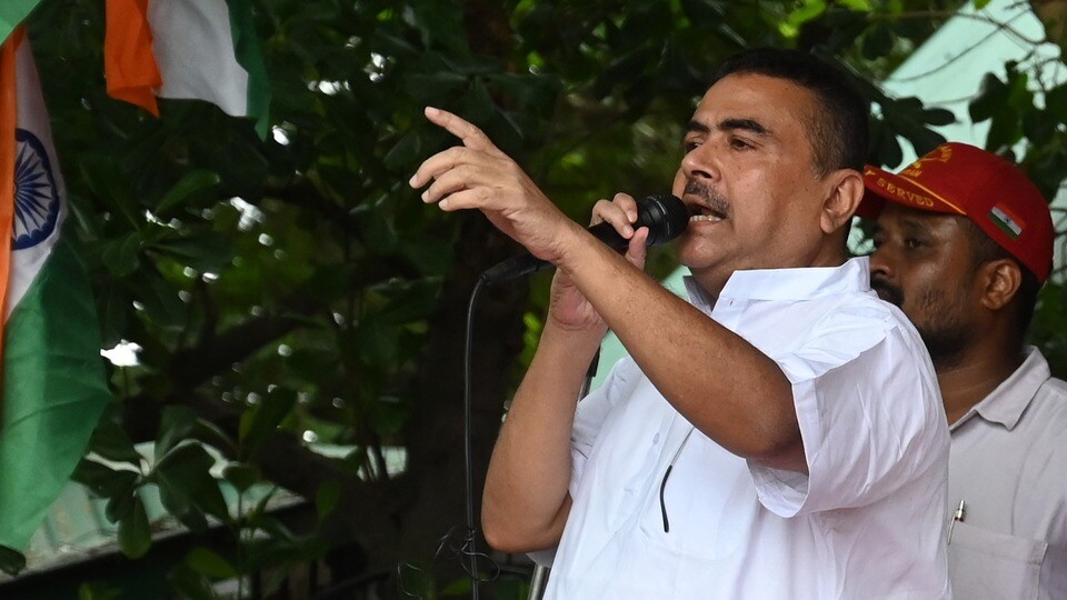 সোদপুরের মঞ্চ থেকে হুমকি শুভেন্দুর, কী করবেন? (ছবি সৌজন্য - HT)