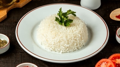 Every gym bro loves chicken and rice, but when paired with fibre, it made fat loss feel effortless. (Picture credit: Freepik) Every gym bro loves chicken and rice, but when paired with fibre, it made fat loss feel effortless. (Picture credit: Freepik)
