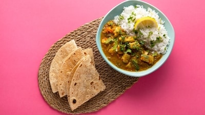 Fitness coach clarifies that cutting carbs like bread or rice is unnecessary for fat loss. (Freepik) Fitness coach clarifies that cutting carbs like bread or rice is unnecessary for fat loss. (Freepik)