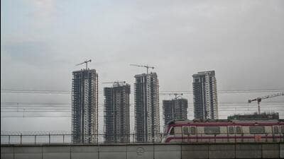 According to experts, the sharper improvement in Greater Noida’s air quality could be due to better wind dispersion or lower local emissions in peripheral areas. (Sunil Ghosh/HT Photo) According to experts, the sharper improvement in Greater Noida’s air quality could be due to better wind dispersion or lower local emissions in peripheral areas. (Sunil Ghosh/HT Photo)