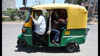 An overloaded auto at Zirakpur road (Keshav Singh/HT) An overloaded auto at Zirakpur road (Keshav Singh/HT)