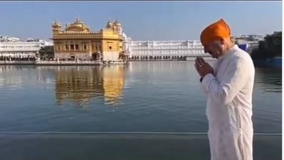 Anupam Kher visits Golden Temple in Amritsar. (X/@AnupamPKher)