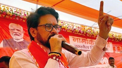 Thakur said under the guise of looking after the welfare of the poor and backward classes, the "family of Tejashwi Yadav defrauded them." (Hindustan Times file photo)
