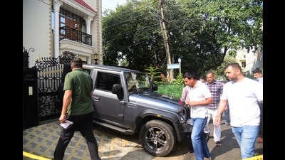 Cops at the crime spot in Sector 38, Chandigarh, on Wednesday. (Ravi Kumar/HT) Cops at the crime spot in Sector 38, Chandigarh, on Wednesday. (Ravi Kumar/HT)
