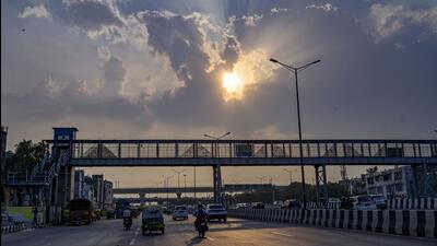 In the early hours of Wednesday, the speed was around 8-9 kmph, which further increased to about 12 Kmph by Wednesday evening. (RAJ K RAJ /HT PHOTO) In the early hours of Wednesday, the speed was around 8-9 kmph, which further increased to about 12 Kmph by Wednesday evening. (RAJ K RAJ /HT PHOTO)